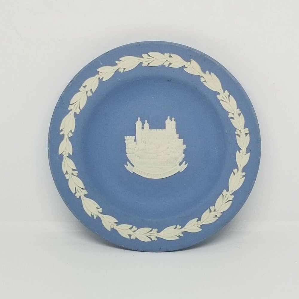 Vtg Wedgwood England Embossed Tower Of London Souvenir Collectable 4" Dish Plate
